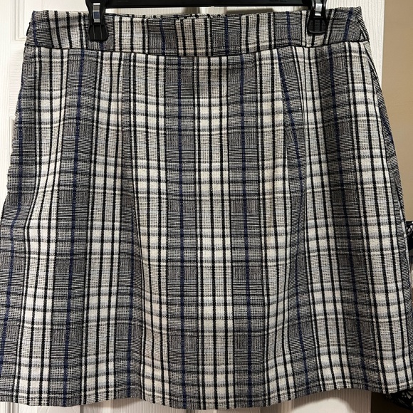 Nine West Black and White Plaid A-Line Skirt - Picture 2 of 3